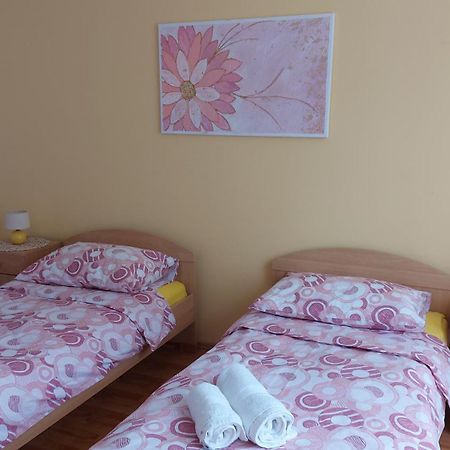 מדולין Apartments Ines מראה חיצוני תמונה